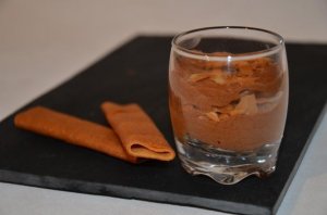 Photo de la recette Mousse au chocolat et tuiles dentelles envoyée par le cuisinier