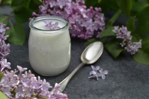Photo de la recette Yaourts au lilas envoyée par le cuisinier