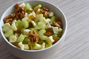 Photo de la recette Salade de céleri branche, pomme, roquefort et noix envoyée par le cuisinier