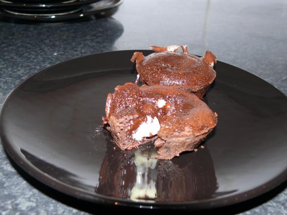 Photo pour la recette Moelleux au chocolat au coeur coulant chocolat blanc envoyée par le cuisinier