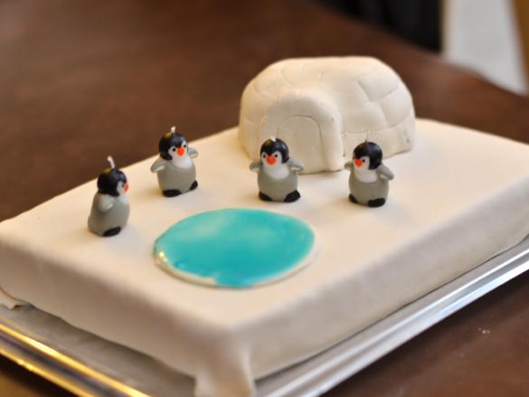 Photo pour la recette La banquise et ses pingouins (igloo) - Pâte à sucre envoyée par le cuisinier